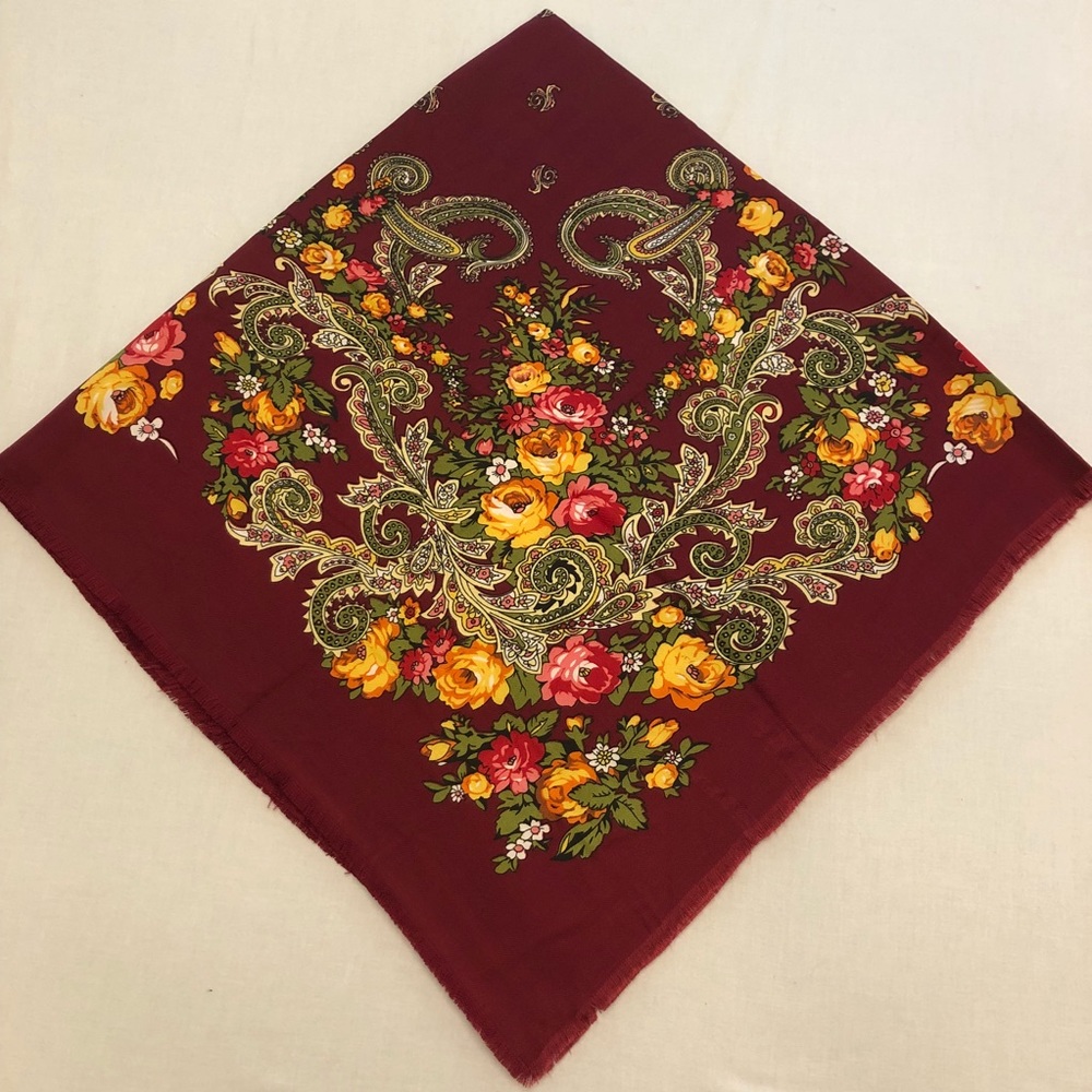 Beautiful Pavlovo-Posad shawl